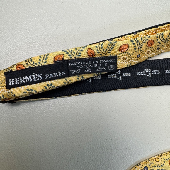 Hermes 100% Silk Floral Bowtie - Picture 2 of 7